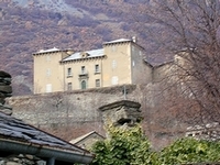 Château de Châtillon, vue de face depuis le village